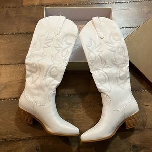 NWT white cowboy boots. Very cute!